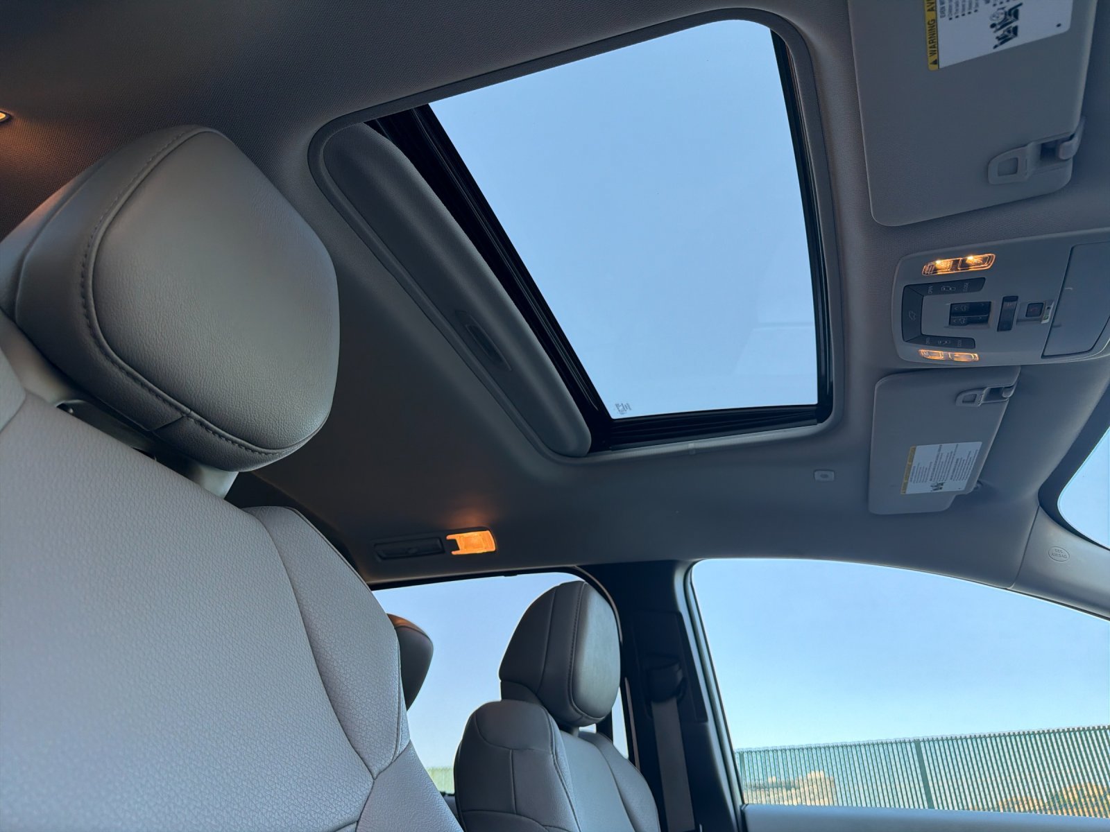 Used 2025 Toyota Sienna XLE FWD image 17