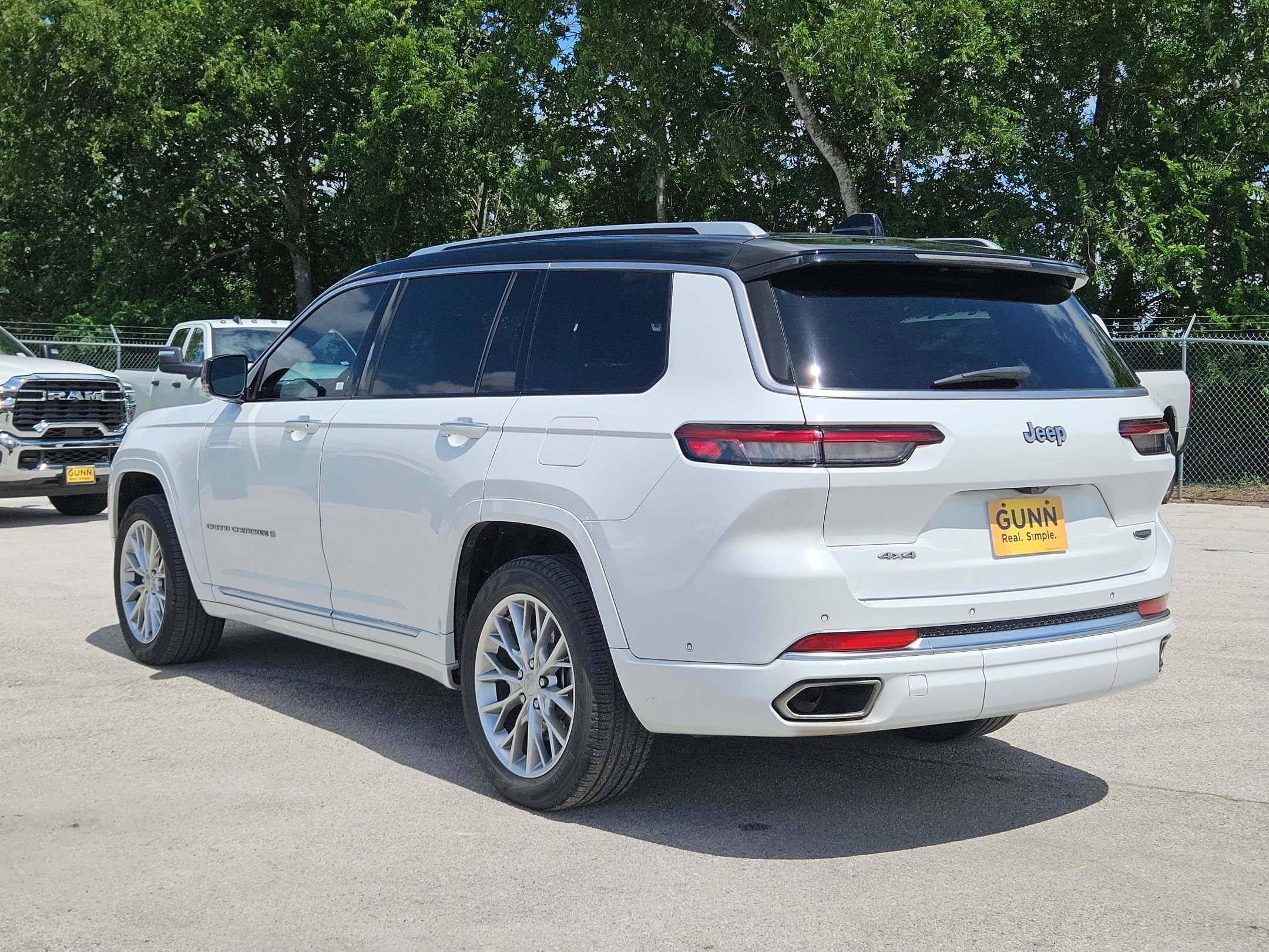 Used 2023 Jeep Grand Cherokee L Summit w/ Rear Seat Video Group I AWD/4WD image 5