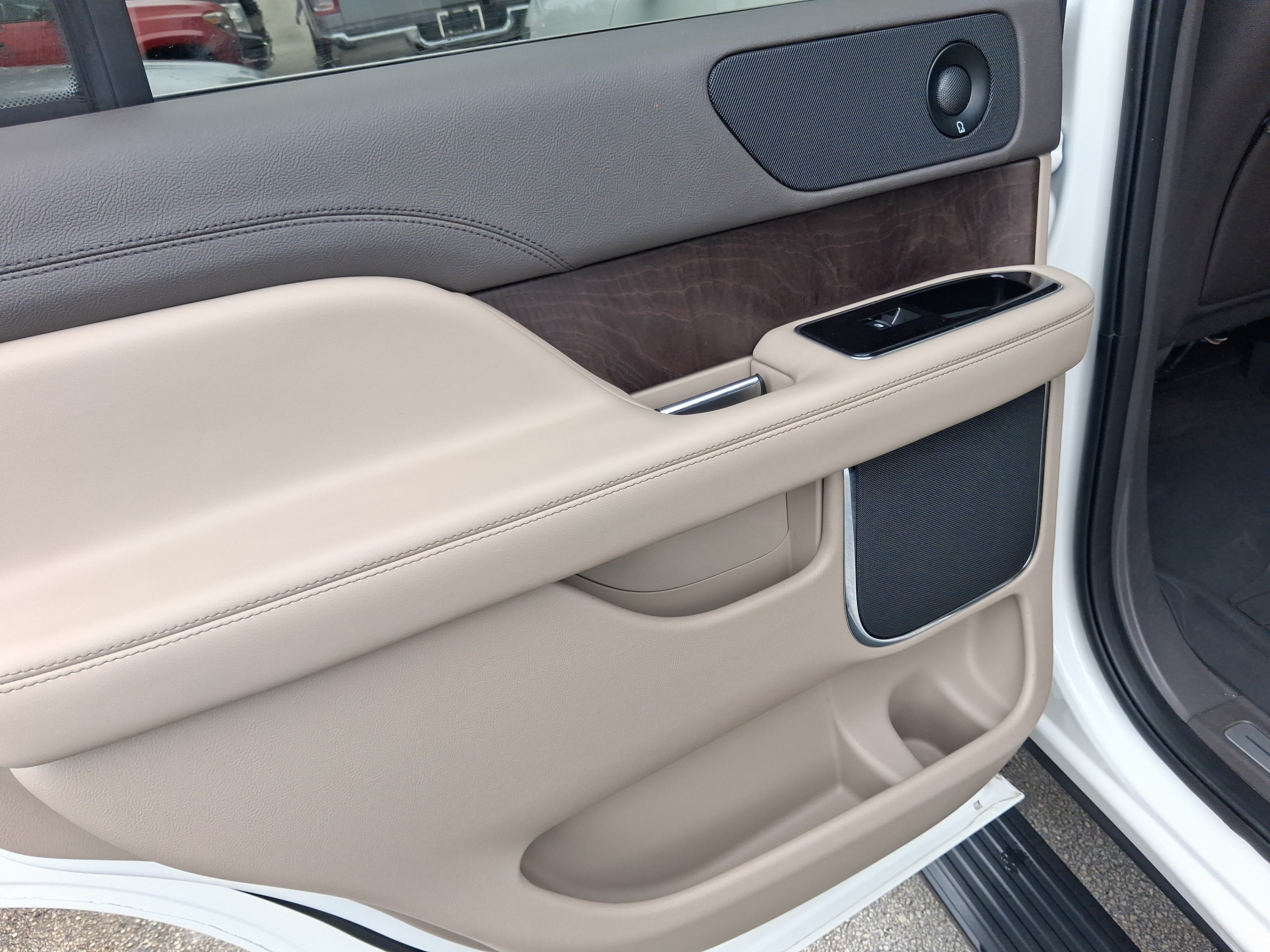 Certified 2023 Lincoln Navigator Reserve RWD image 9