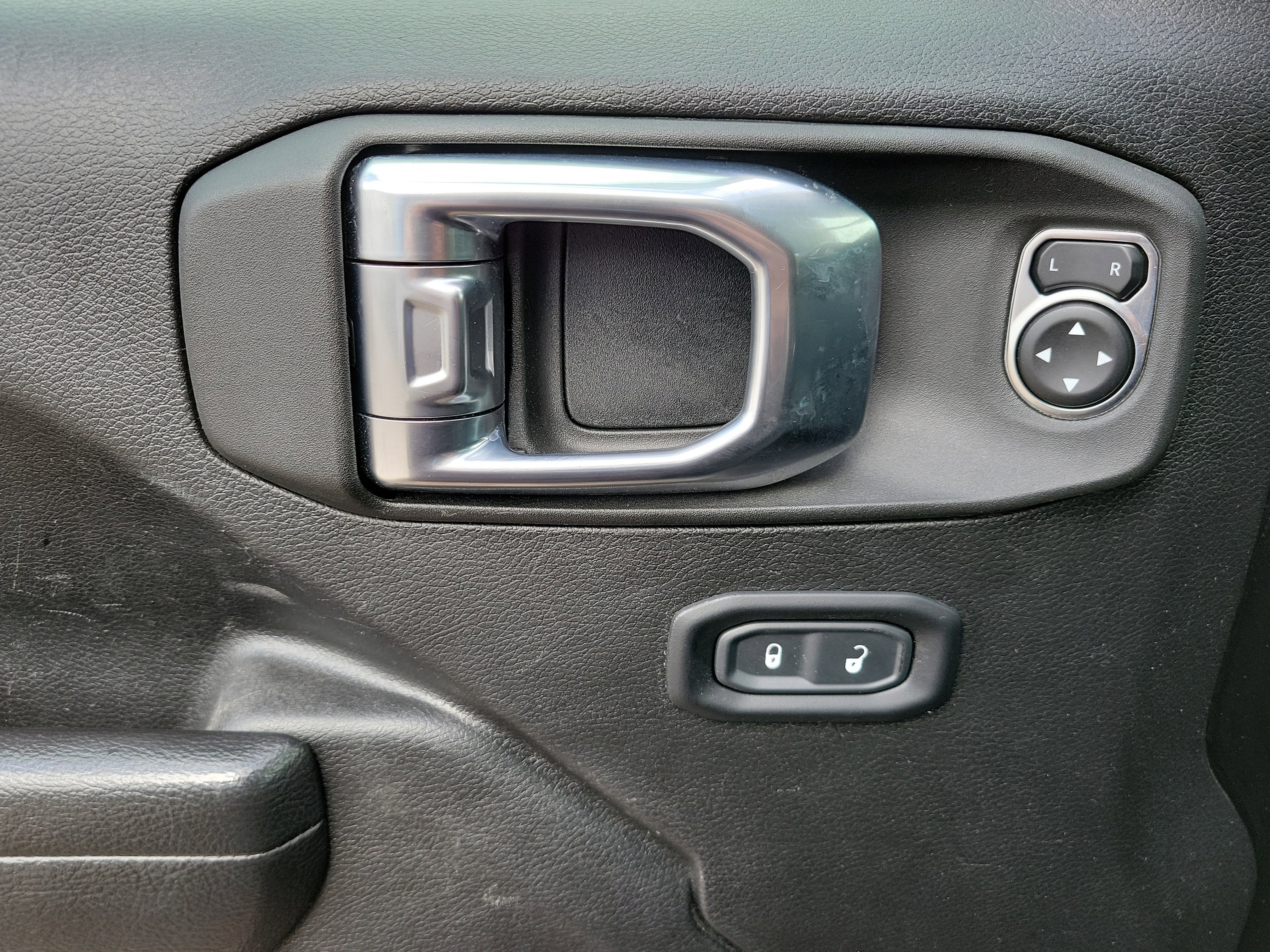 Used 2023 Jeep Gladiator Sport image 25