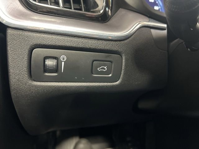 Used 2020 Volvo XC60 T6 Momentum image 23