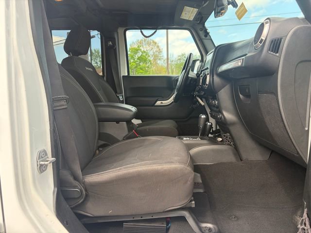 Used 2018 Jeep Wrangler Unlimited Sahara image 9