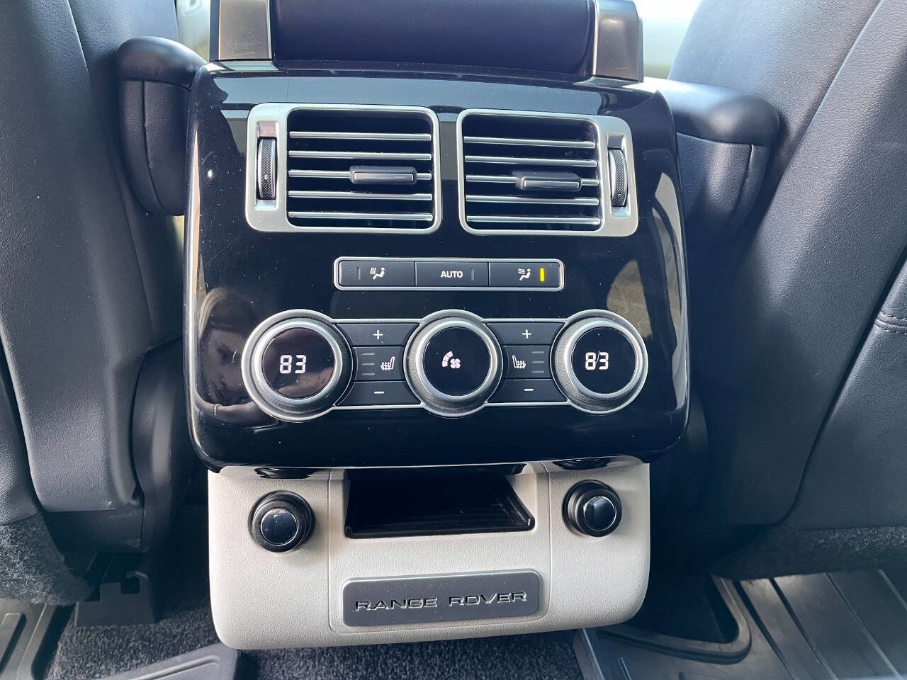 Used 2016 Land Rover Range Rover HSE image 19