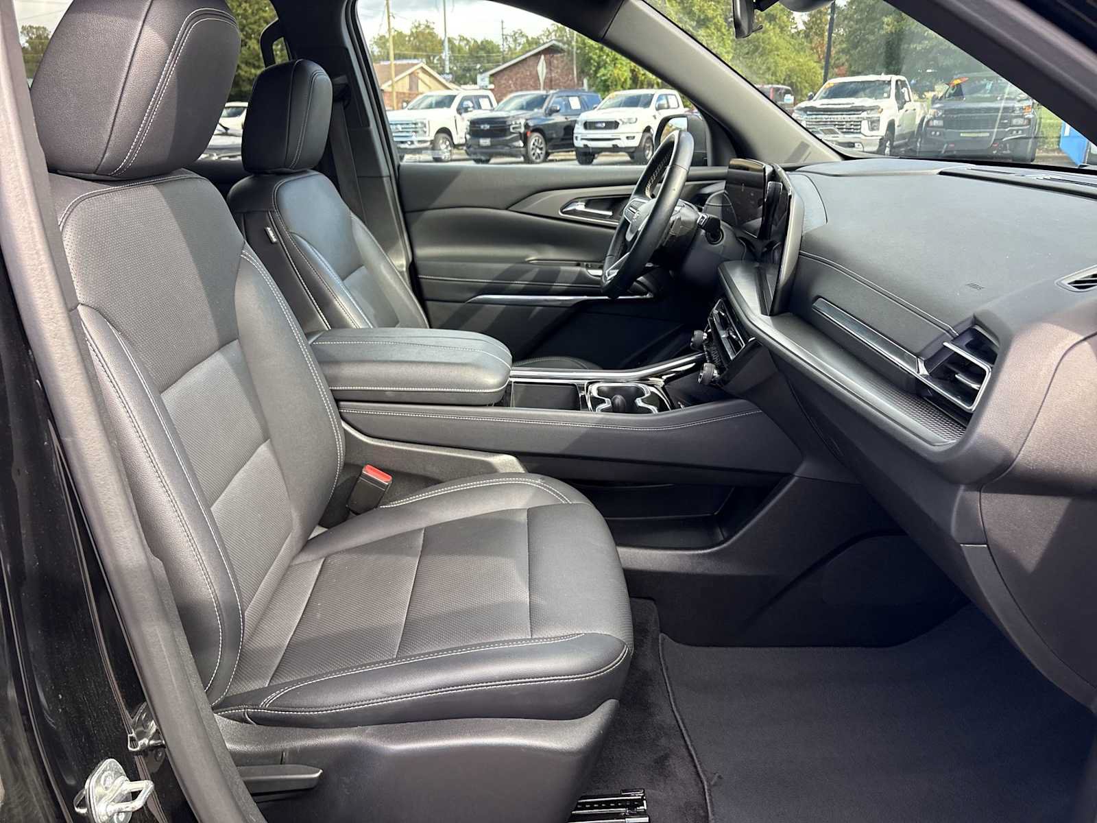 Used 2025 Chevrolet Traverse LT AWD/4WD image 26