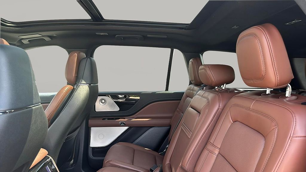 Used 2025 Lincoln Aviator Reserve w/ Equipment Group 201A image 14