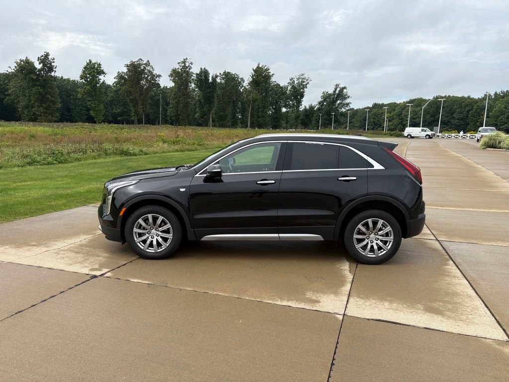Used 2023 Cadillac XT4 Premium Luxury AWD/4WD image 3