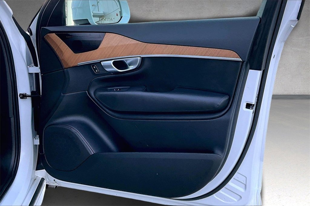 Used 2024 Volvo XC90 B6 Plus w/ Protection Package Premier image 29