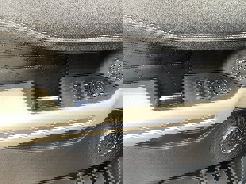 Used 2019 Ford Expedition Platinum image 16