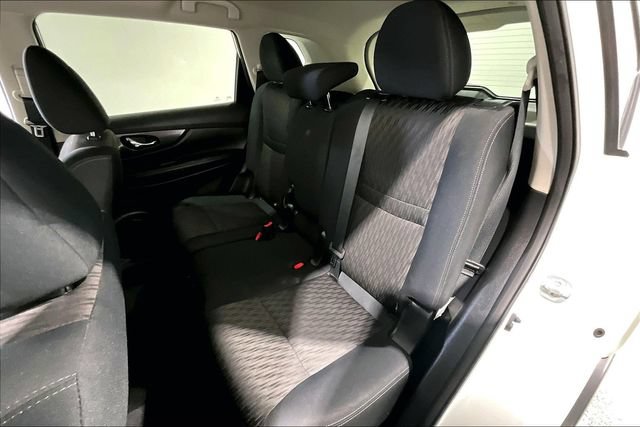 Used 2019 Nissan Rogue S FWD image 26