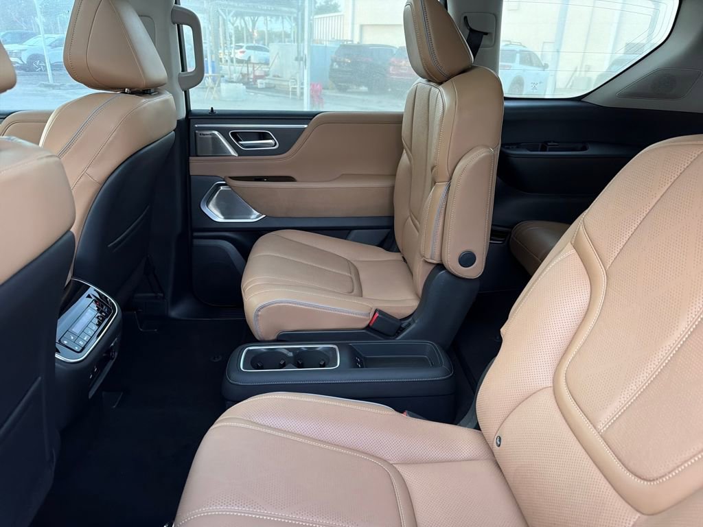 Used 2025 INFINITI QX80 Sensory image 32