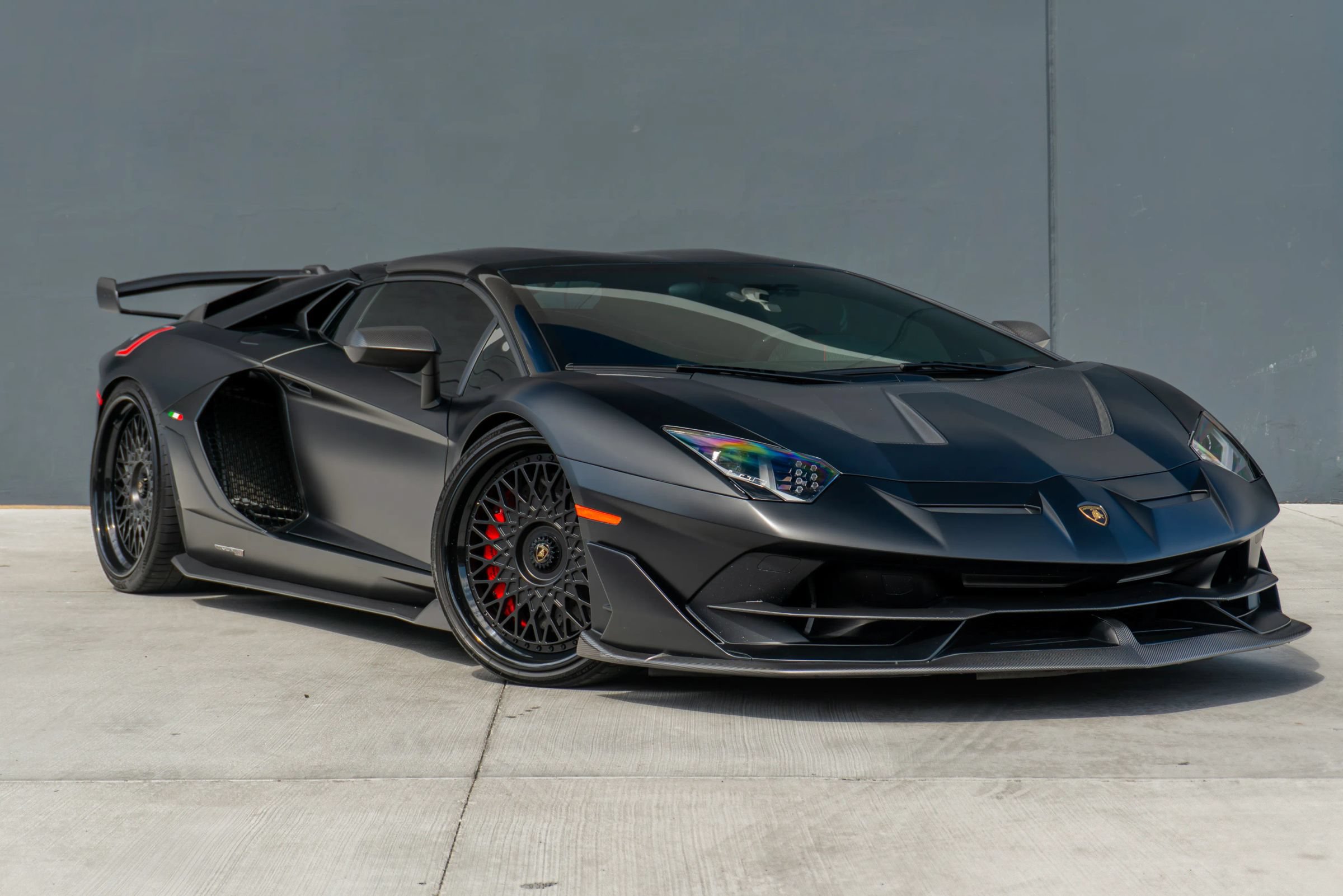 Used 2020 Lamborghini Aventador SVJ AWD/4WD image 5