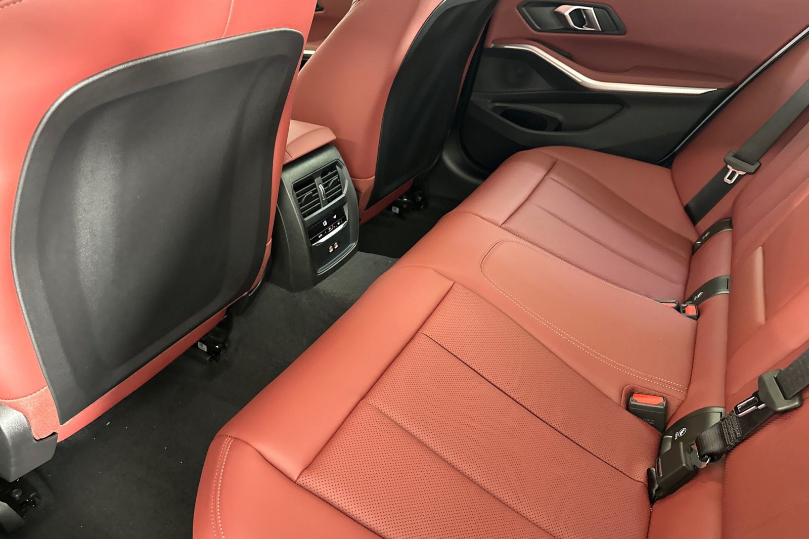 New 2026 BMW 330i Sedan w/ M Sport Package RWD image 27