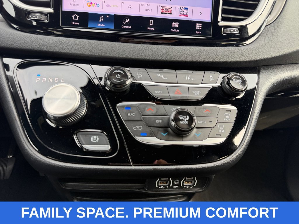 Used 2025 Chrysler Pacifica Select FWD image 11