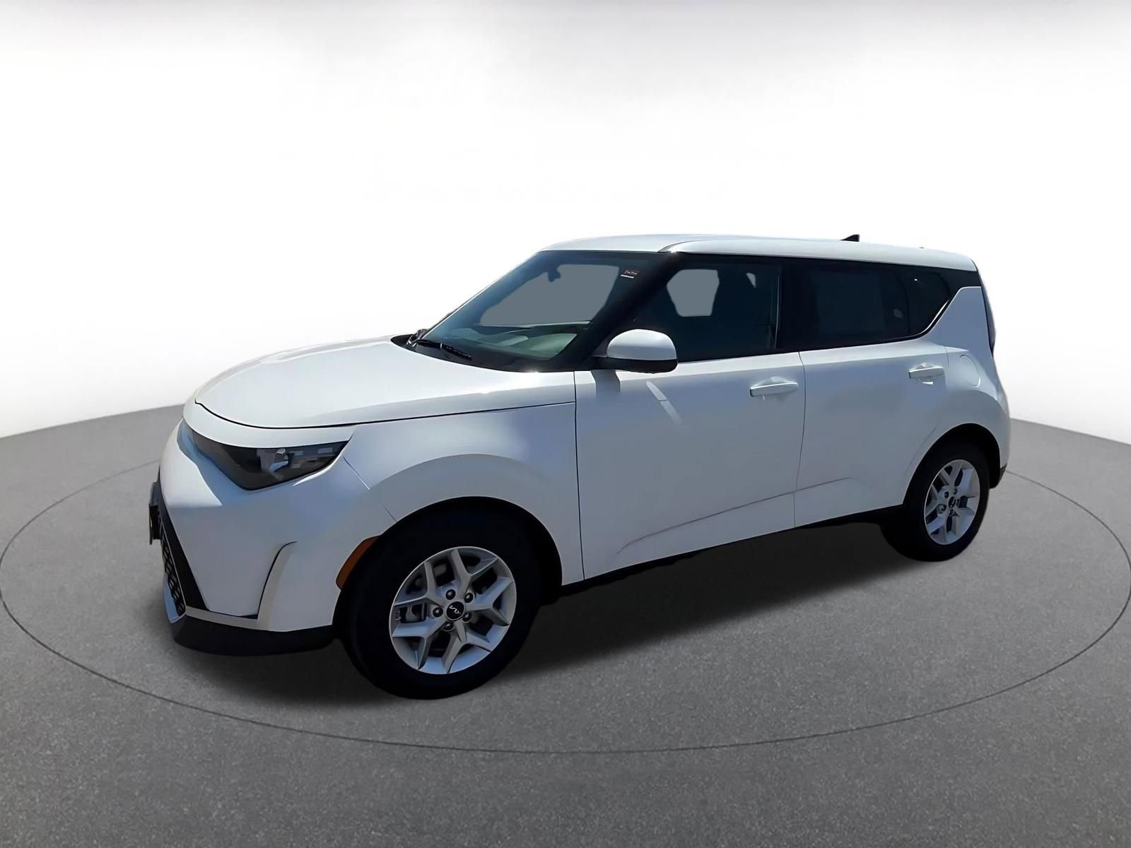 Used 2025 Kia Soul LX w/ LX Technology Package FWD image 8