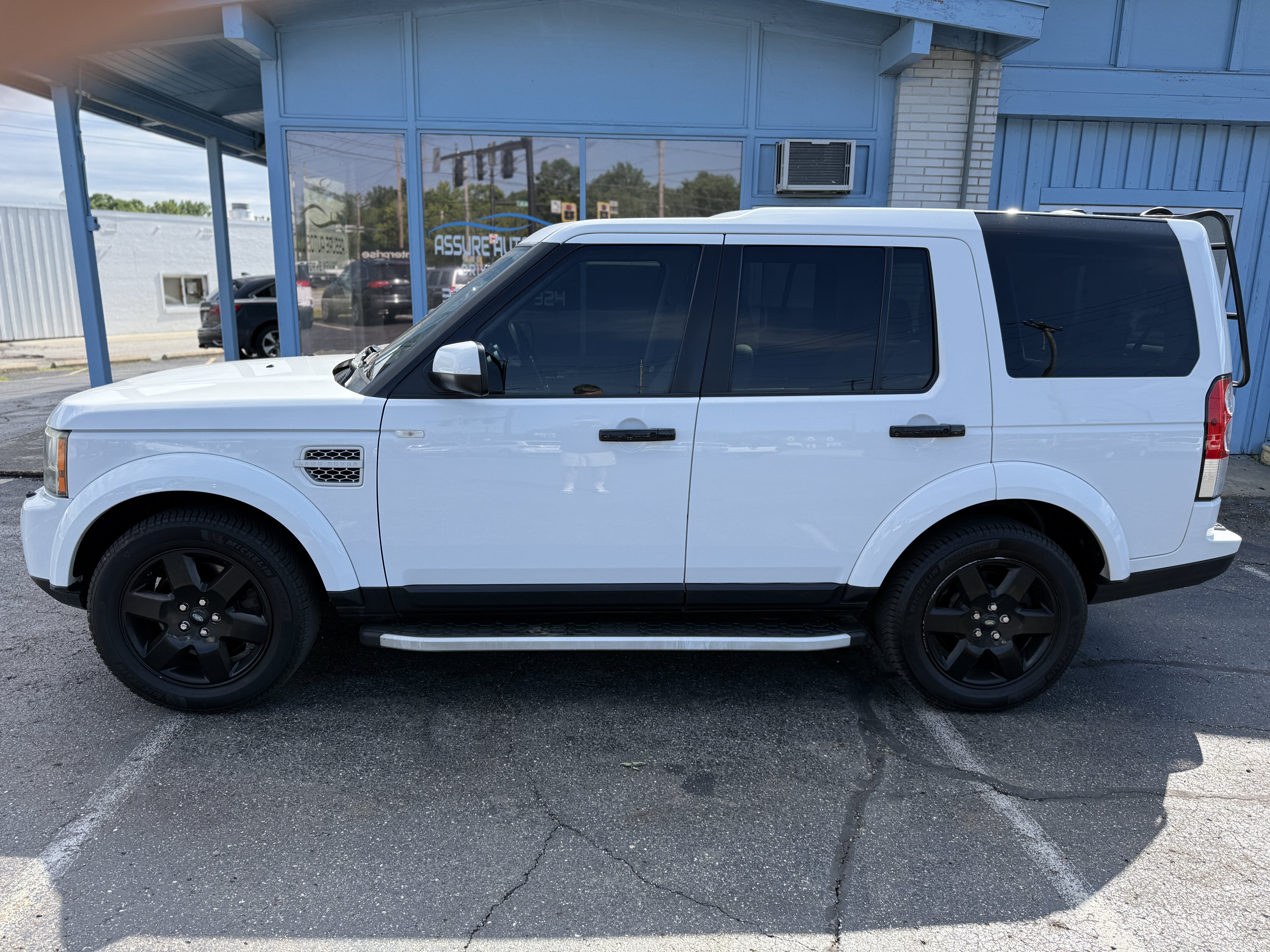 Used 2013 Land Rover LR4 HSE AWD/4WD image 2