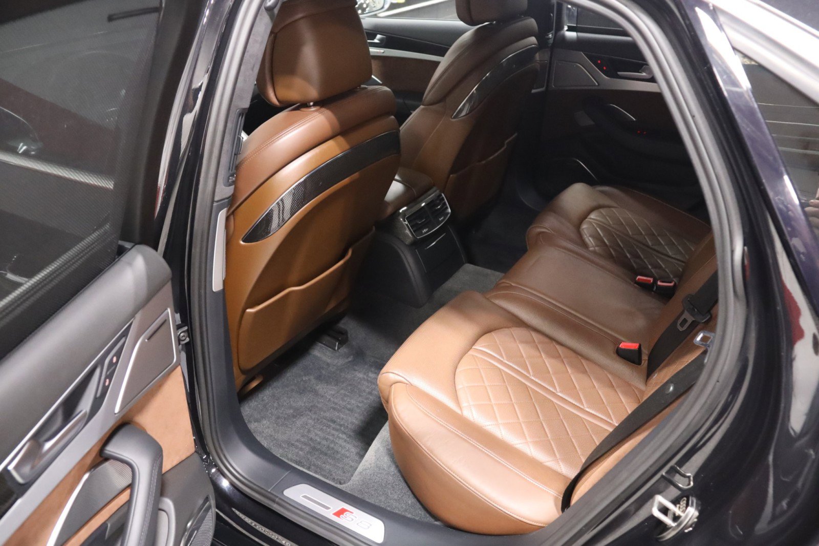 Used 2014 Audi S8 AWD/4WD image 38