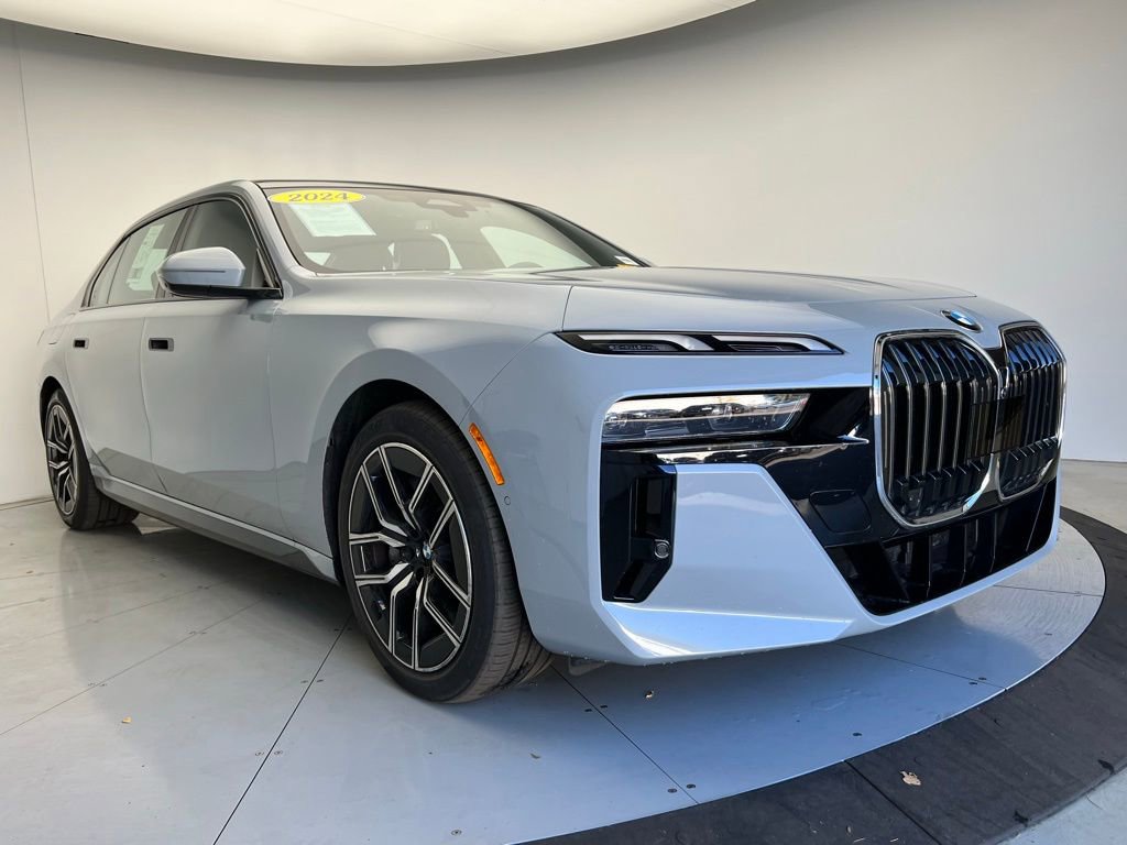 Certified 2024 BMW 760i xDrive w/ Premium Package 2 AWD/4WD image 2