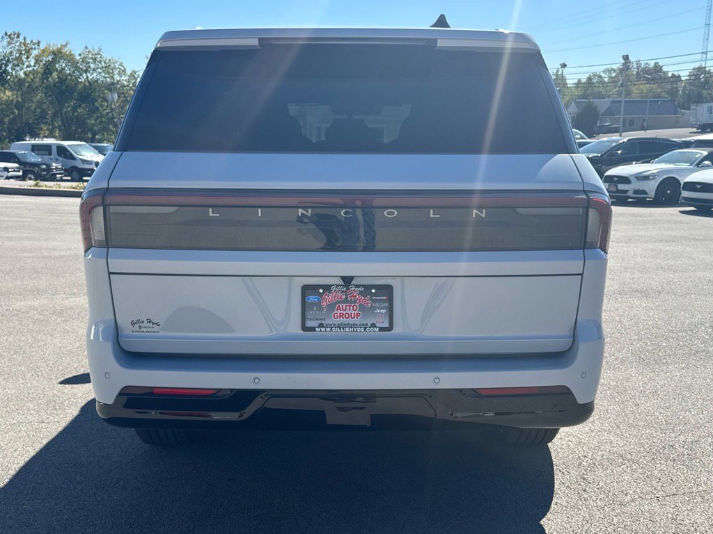 New 2025 Lincoln Navigator Reserve image 12