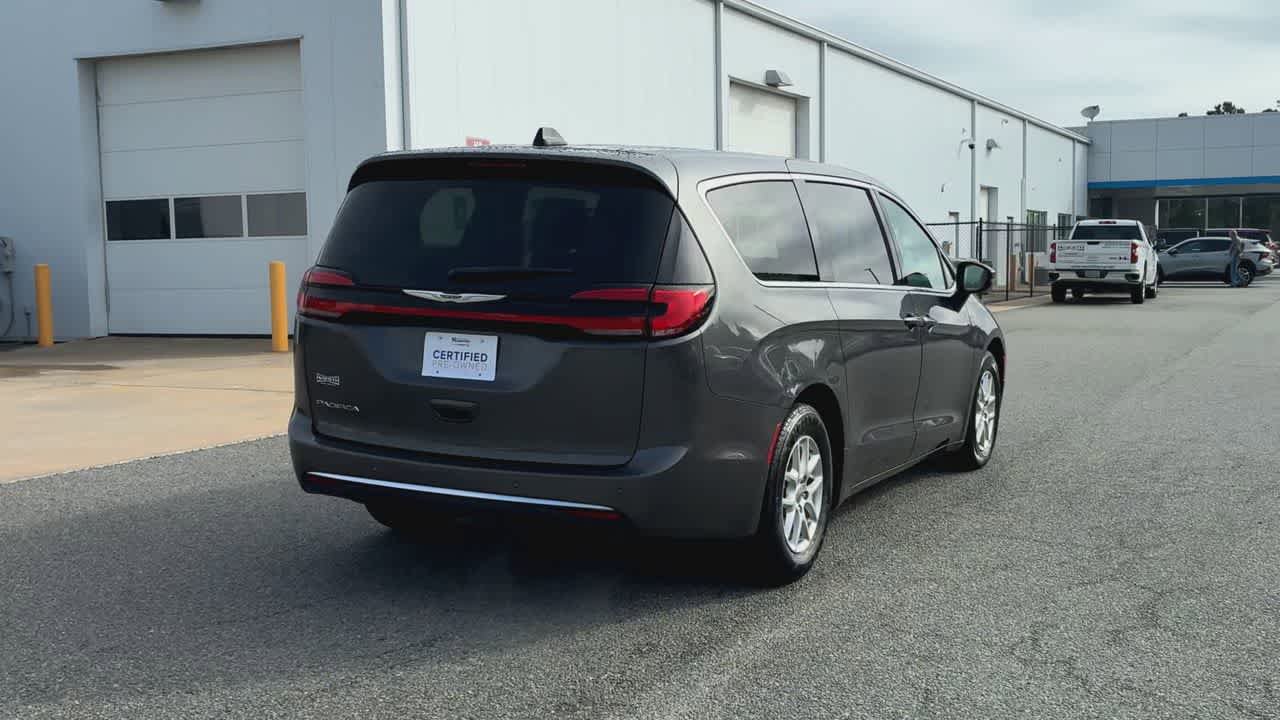 Used 2023 Chrysler Pacifica Touring-L FWD image 8