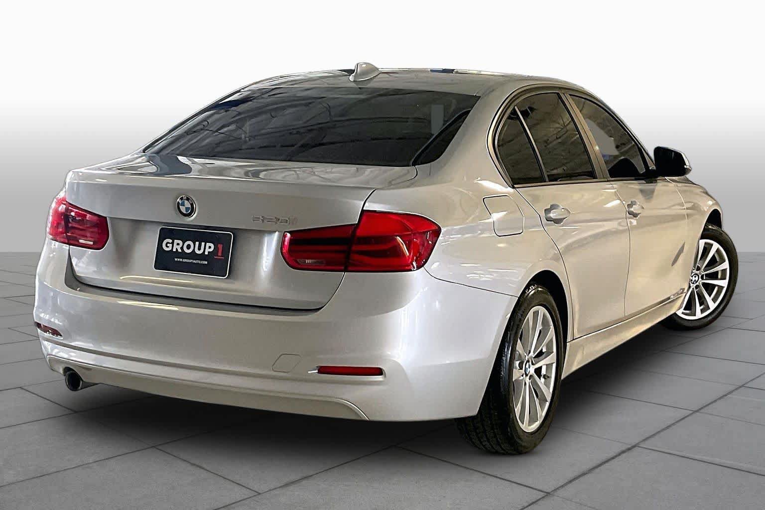 Used 2018 BMW 320i Sedan w/ Convenience Package RWD image 12