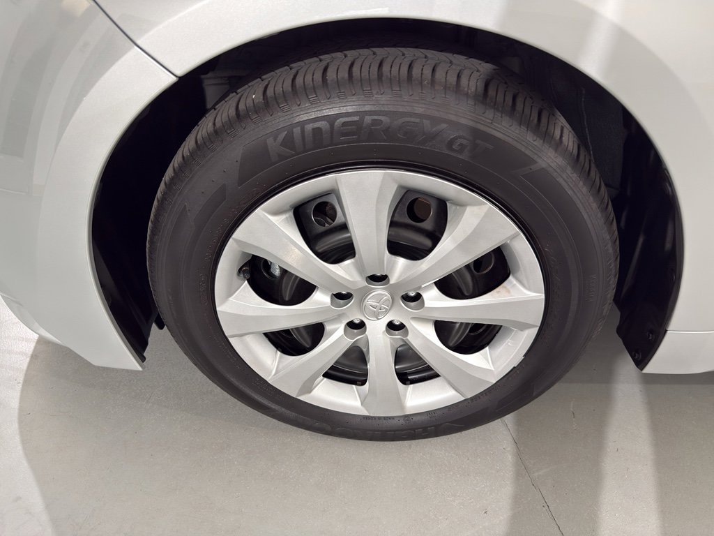 Used 2025 Toyota Corolla LE w/ Convenience Package image 7