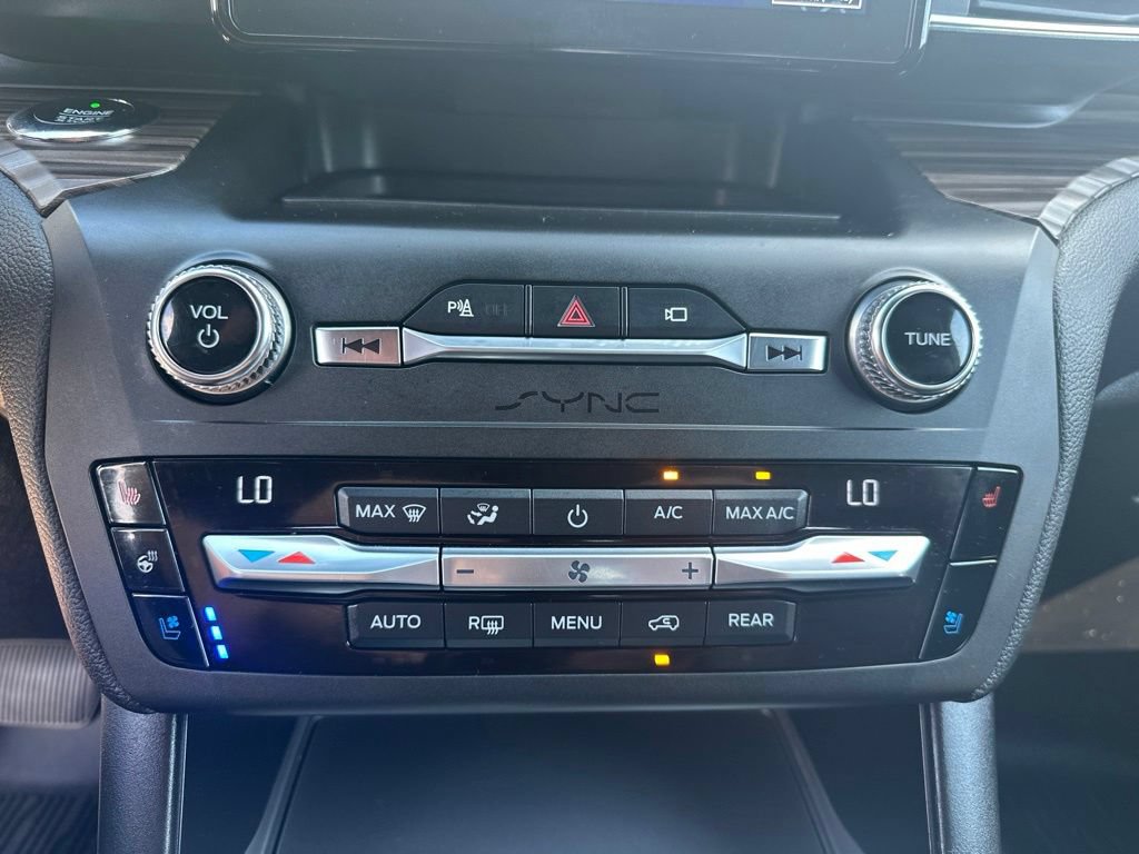 Used 2020 Ford Explorer Limited AWD/4WD image 25