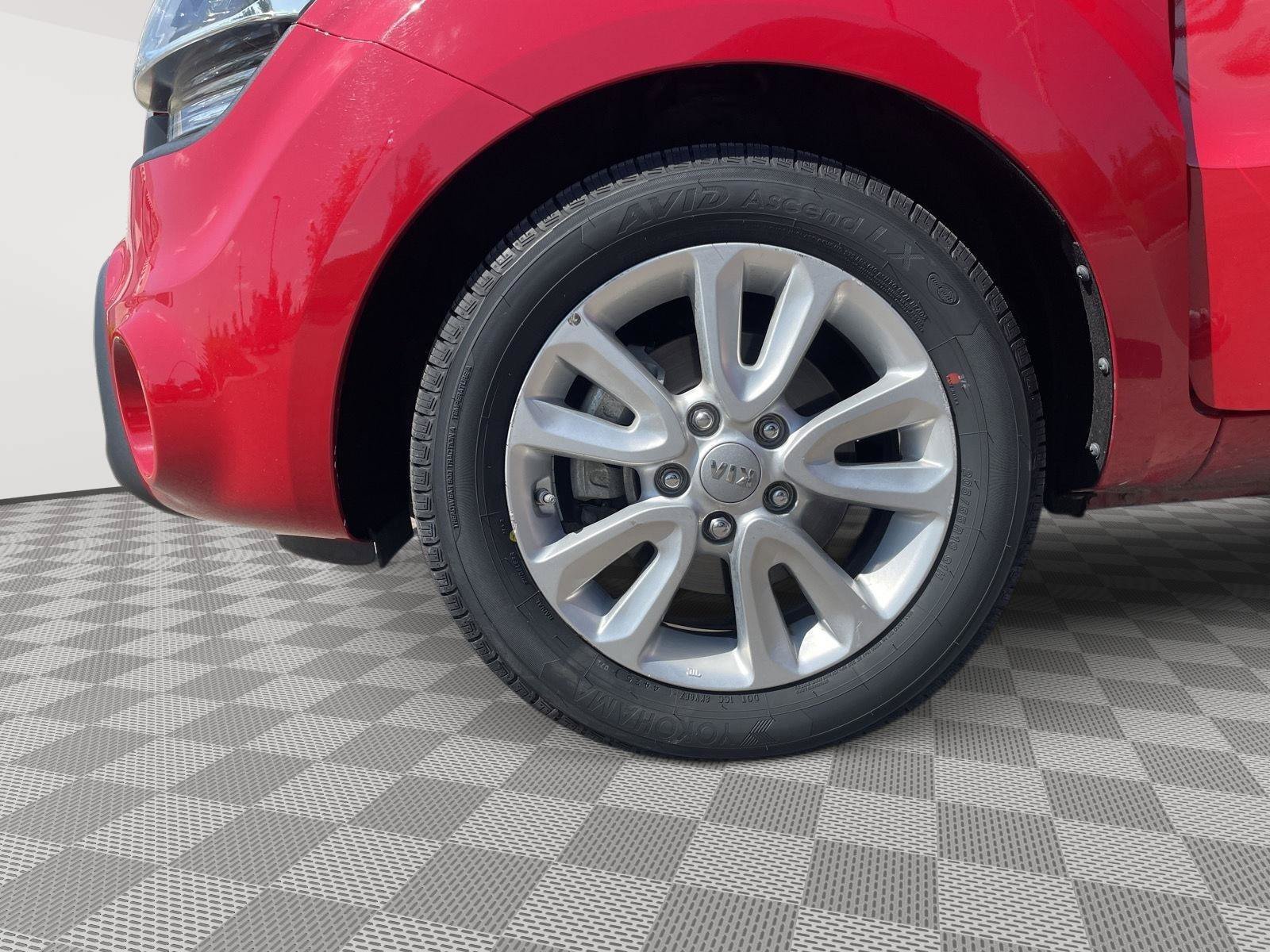 Used 2012 Kia Soul + FWD image 13