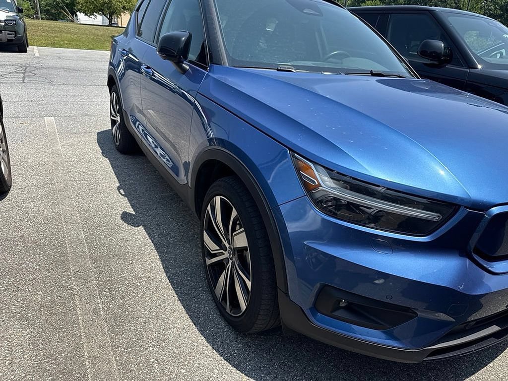 Used 2021 Volvo XC40 P8 Recharge w/ Advanced Package AWD/4WD image 4