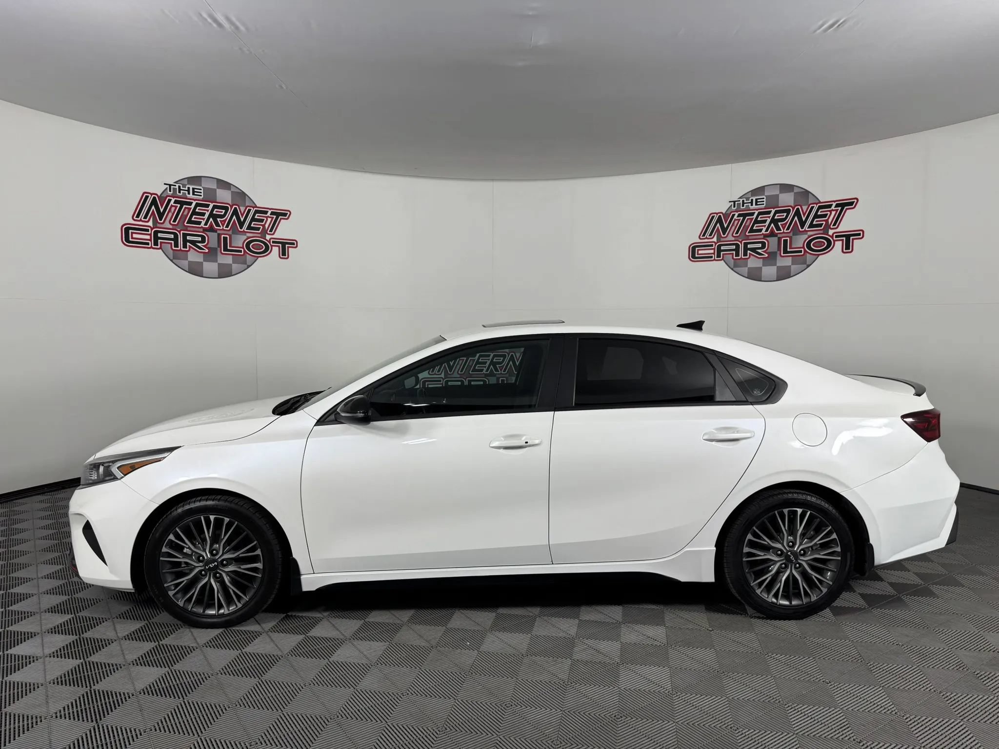 Used 2023 Kia Forte GT-Line w/ GT-Line Premium Package FWD image 4