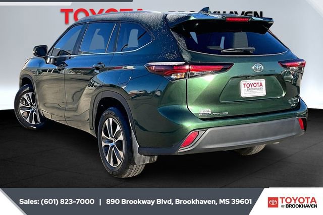 Used 2024 Toyota Highlander XLE image 2