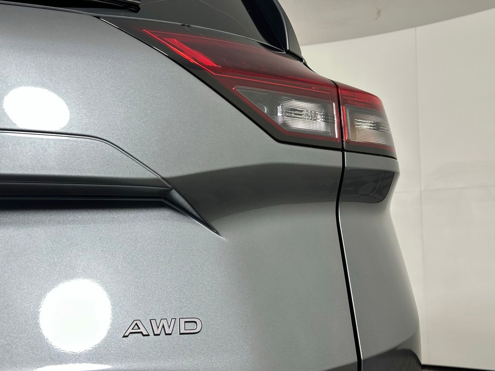 Used 2025 Nissan Rogue S image 13