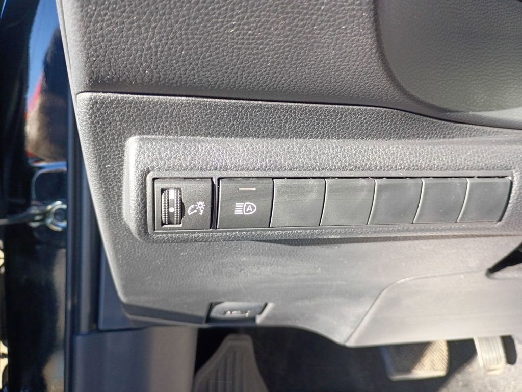Used 2025 Toyota Corolla SE image 21