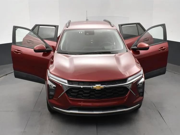 Used 2025 Chevrolet Trax LT FWD image 10
