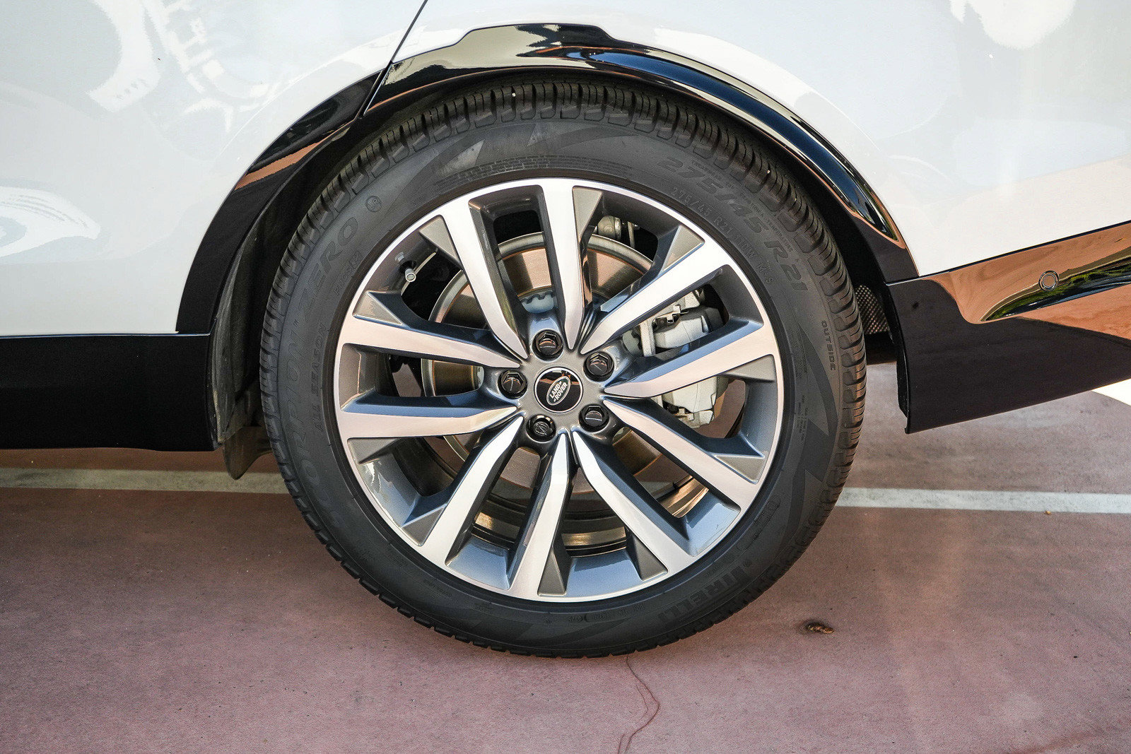 Certified 2025 Land Rover Discovery Dynamic SE AWD/4WD image 9