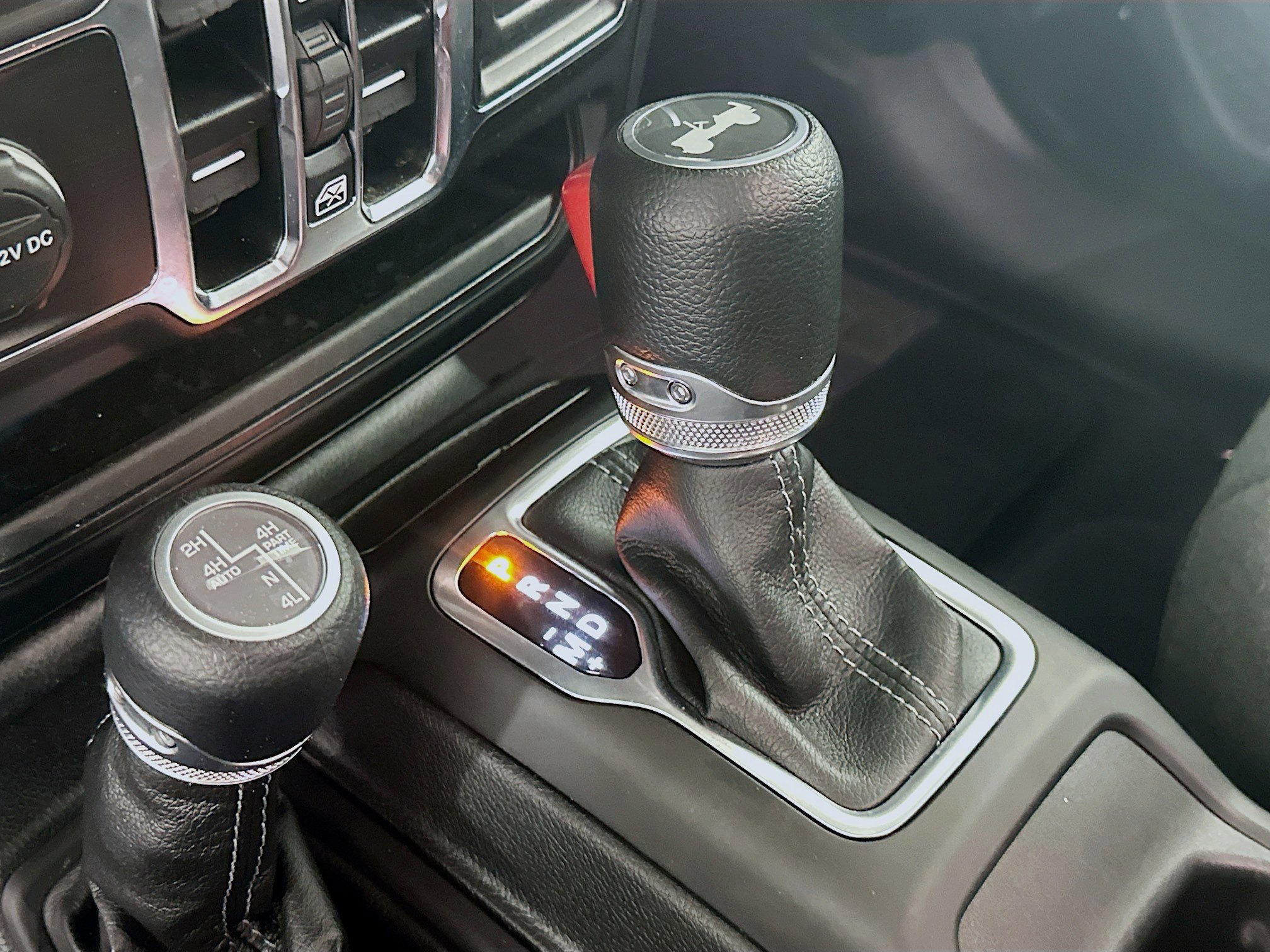 Used 2025 Jeep Wrangler Sahara AWD/4WD image 23