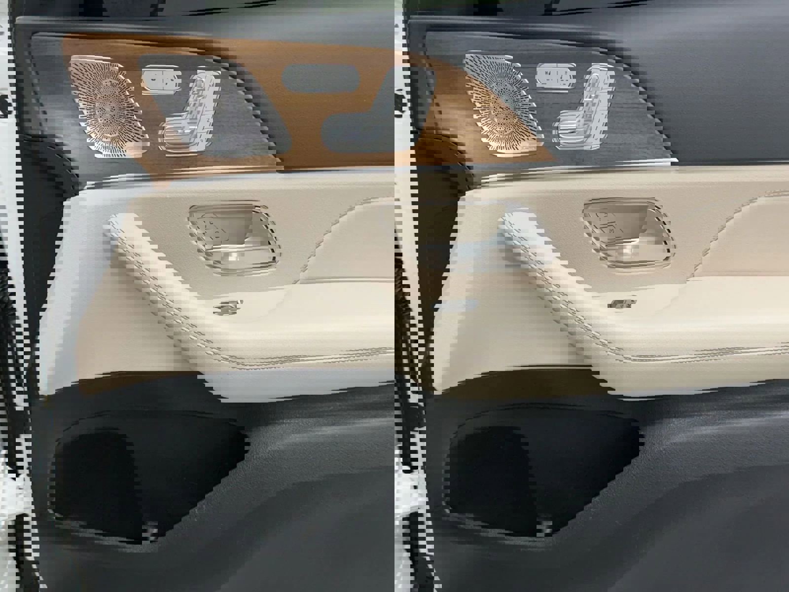 Used 2021 Mercedes-Benz GLS 450 4MATIC image 26