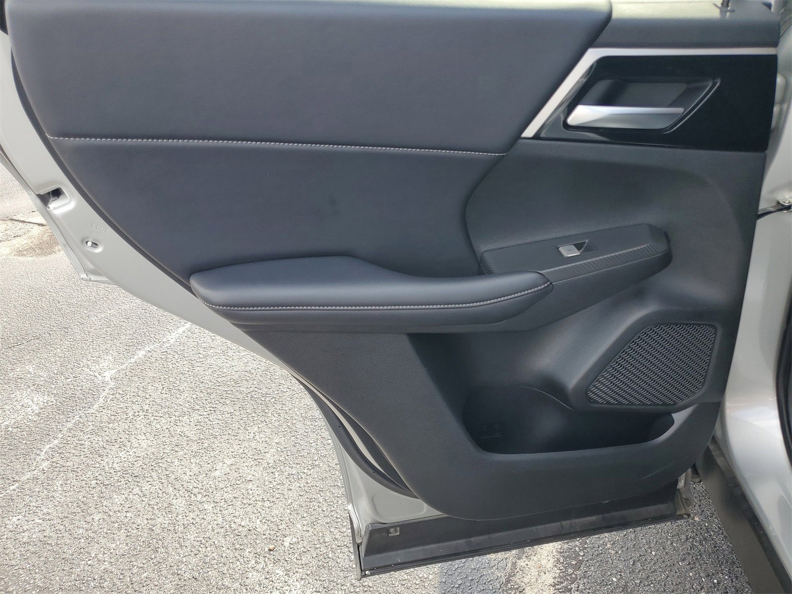 Used 2024 Mitsubishi Outlander SE image 24