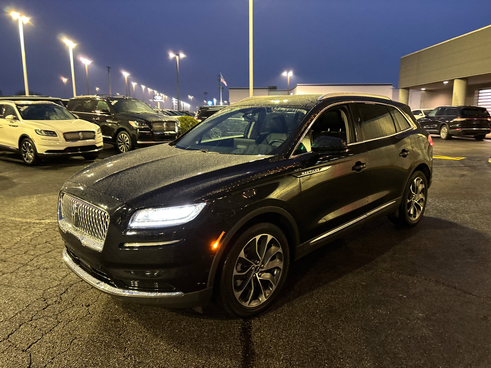 Certified 2022 Lincoln Nautilus Reserve w/ Equipment Group 201A image 3