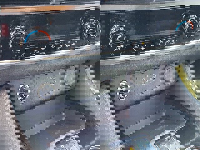 Used 2023 Nissan Rogue SV image 17