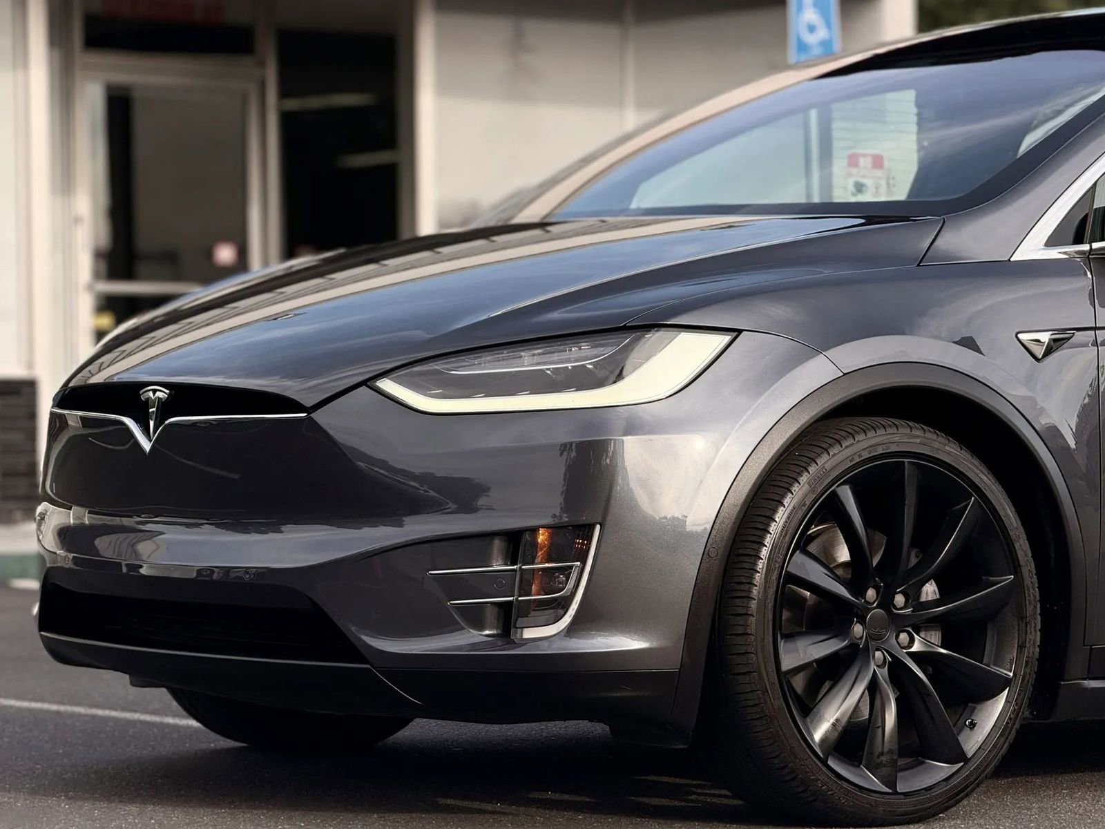 Used 2016 Tesla Model X 90D image 4
