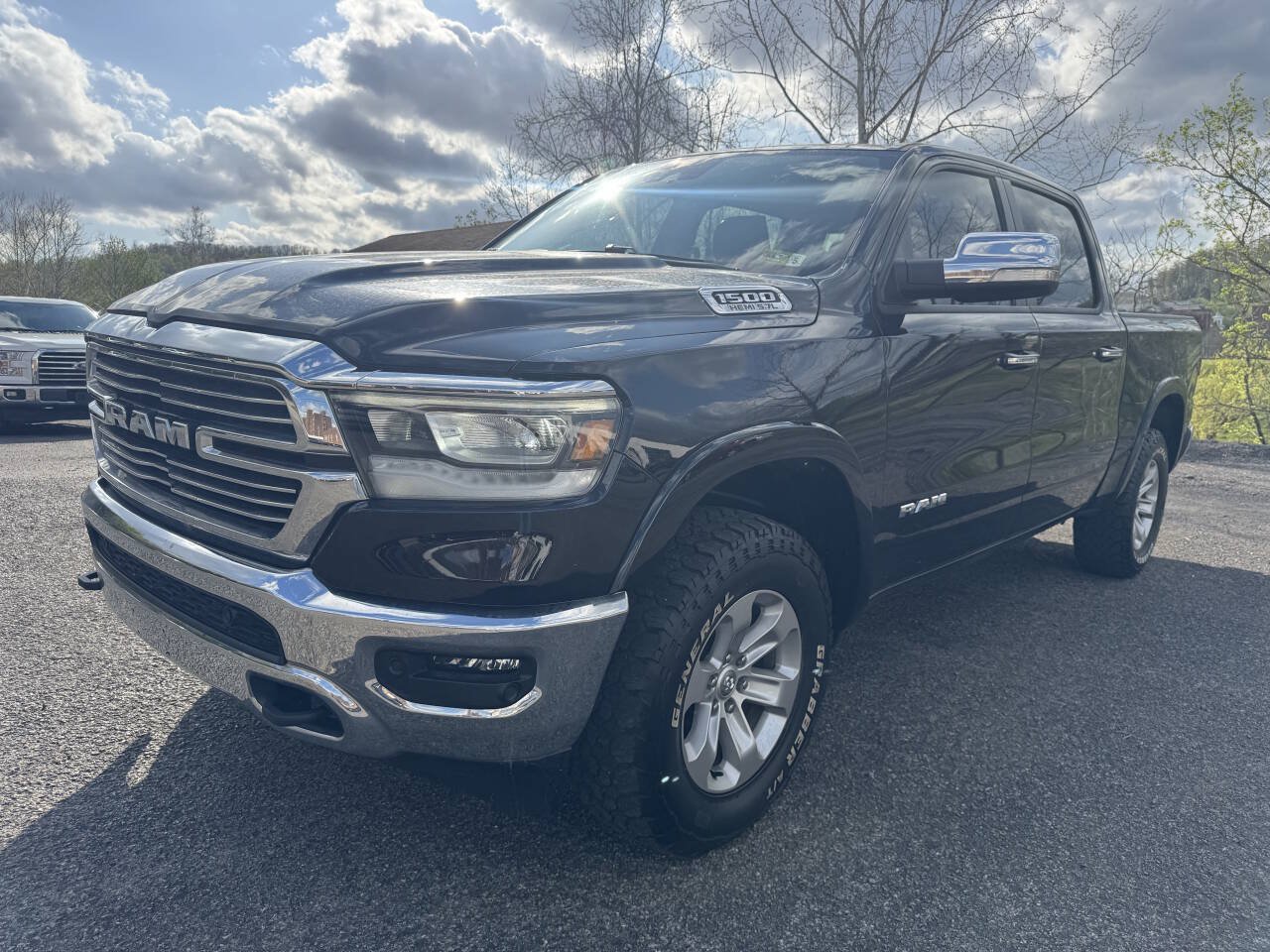 Used 2022 RAM 1500 Laramie AWD/4WD image 1