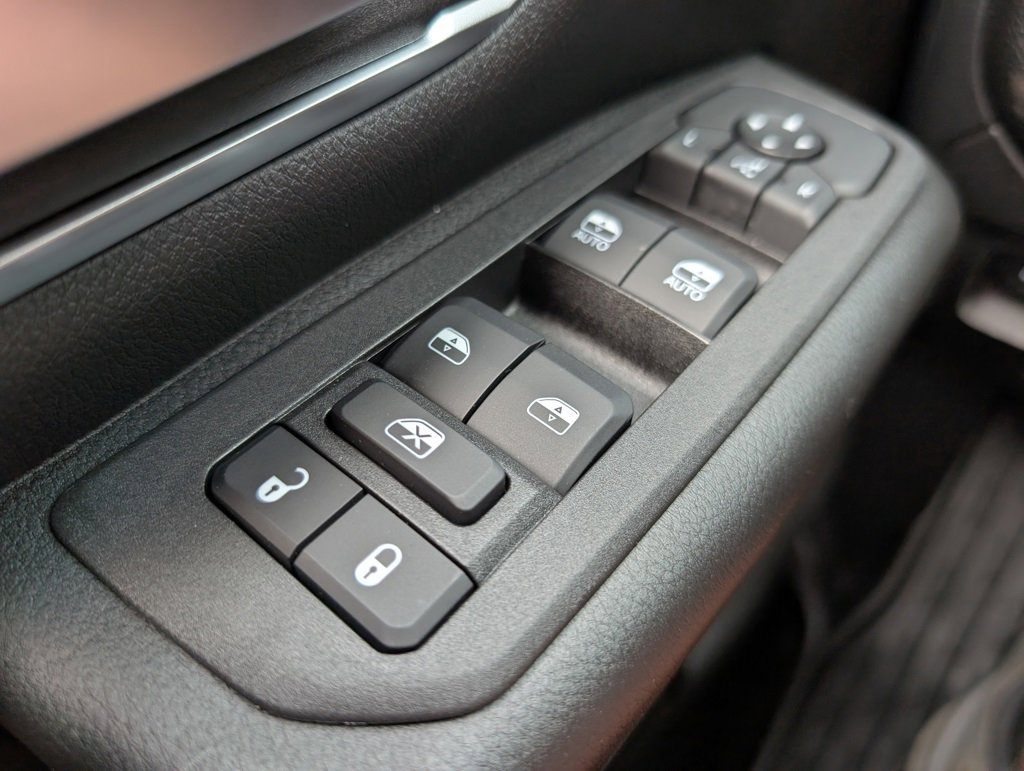 New 2026 RAM 1500 4x4 Crew Cab image 38