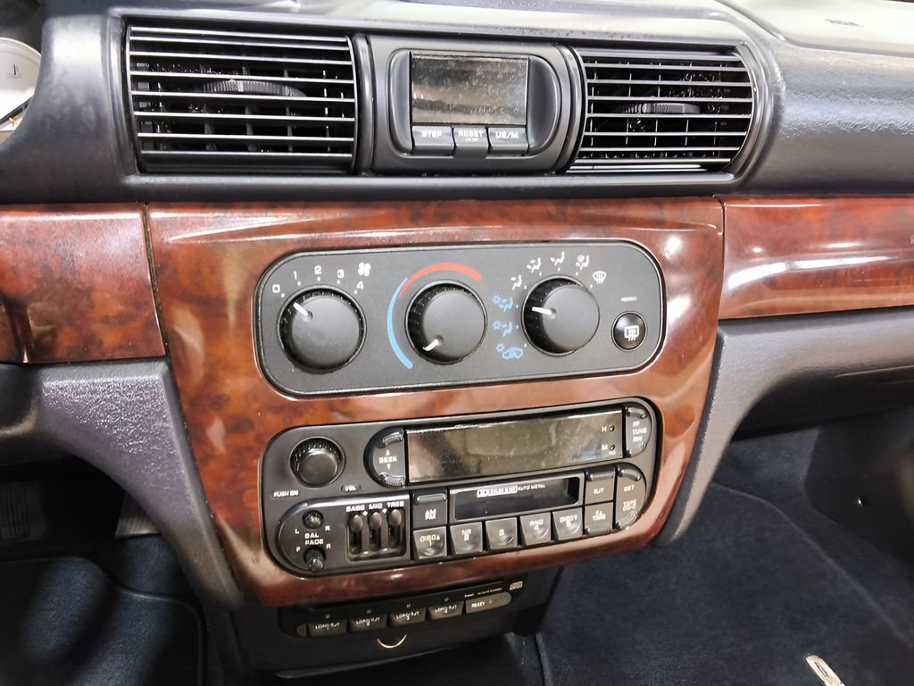 Used 2002 Chrysler Sebring Limited FWD image 25