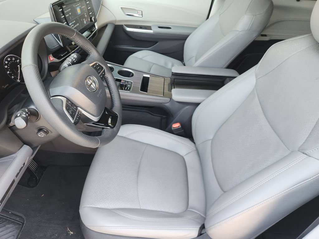 Used 2022 Toyota Sienna Limited AWD/4WD image 13