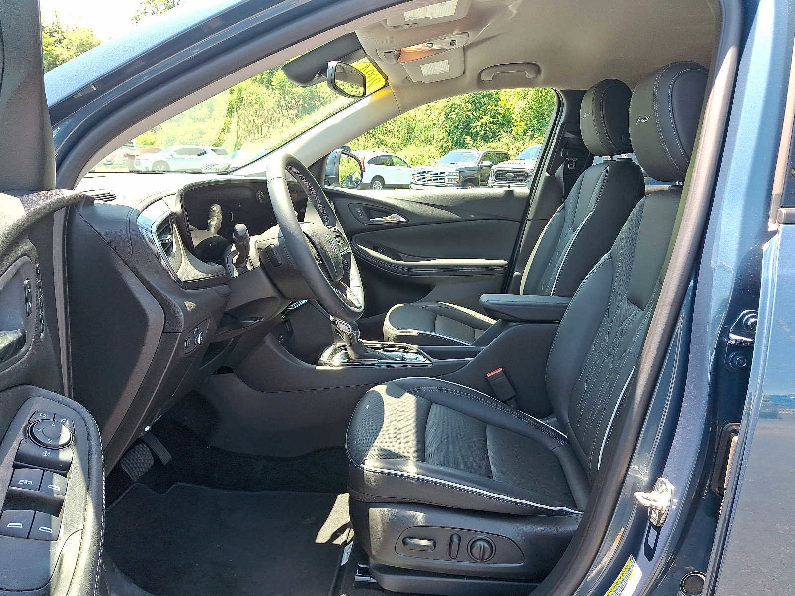 Used 2024 Buick Encore GX Avenir w/ Avenir Convenience Package AWD/4WD image 14