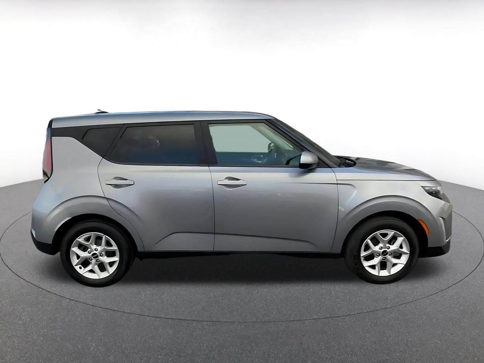 Used 2025 Kia Soul LX w/ LX Technology Package FWD image 15