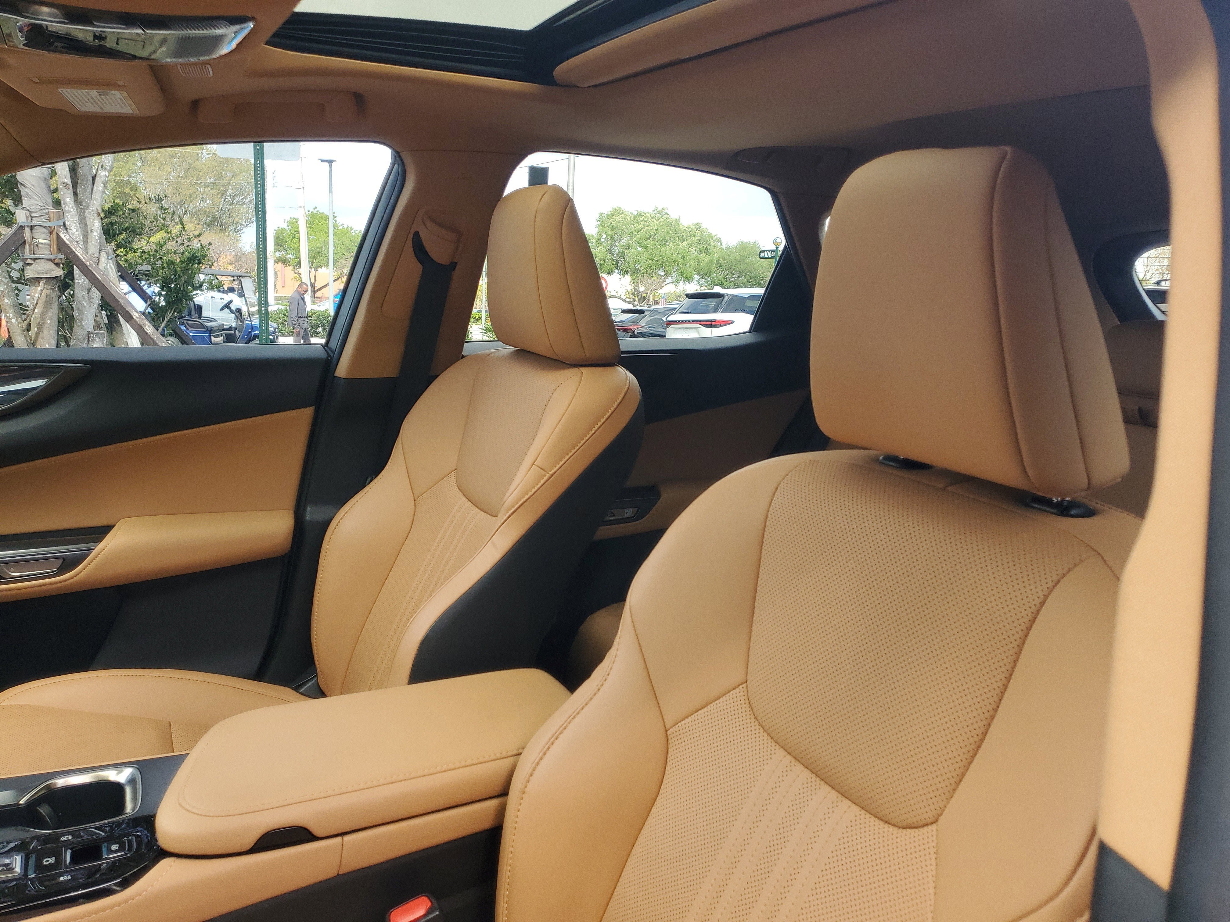 Used 2024 Lexus NX 250 FWD w/ Towing Package (2000 Lbs) image 17