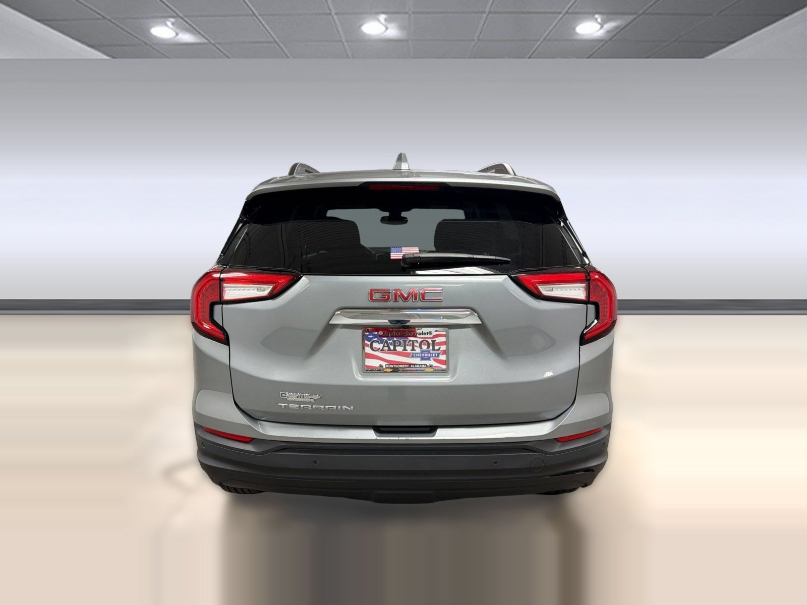 Used 2023 GMC Terrain SLE w/ Driver Convenience Package FWD image 9