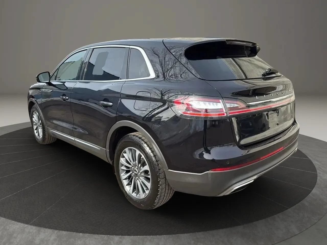 Used 2021 Lincoln Nautilus Reserve FWD image 4