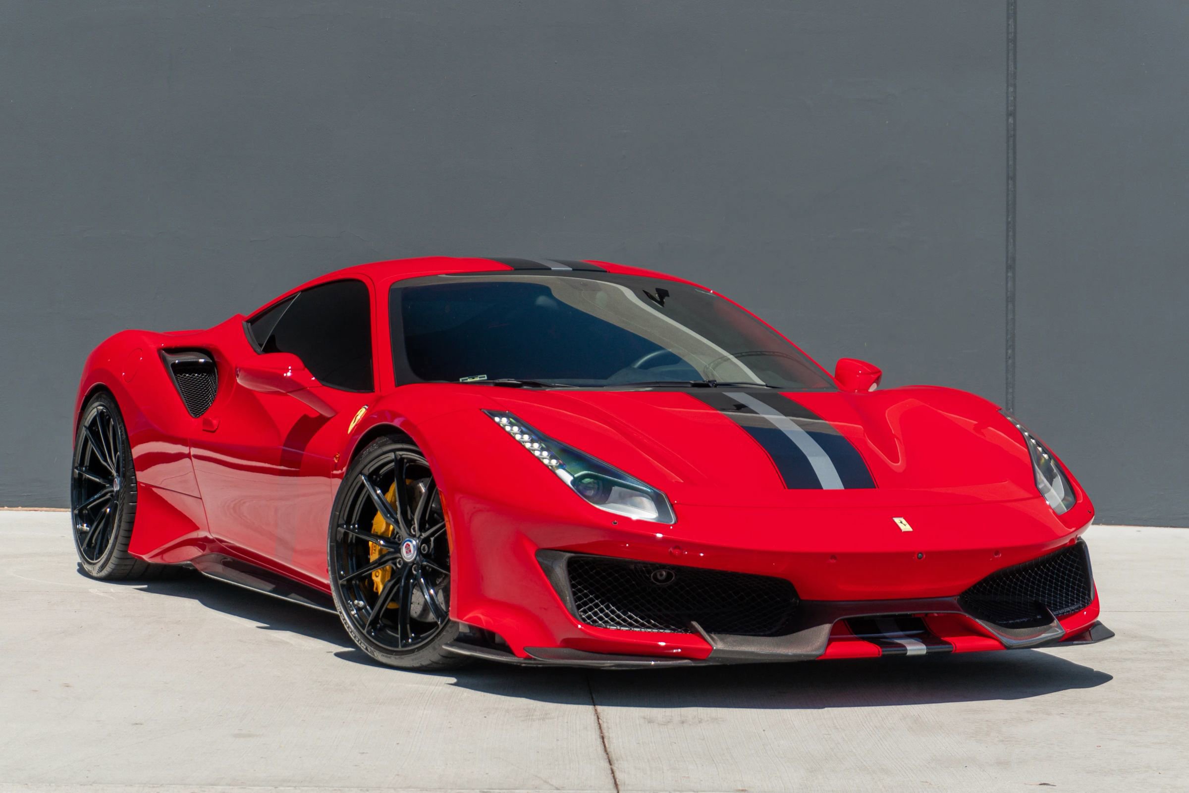 Used 2019 Ferrari 488 Pista Coupe RWD image 3